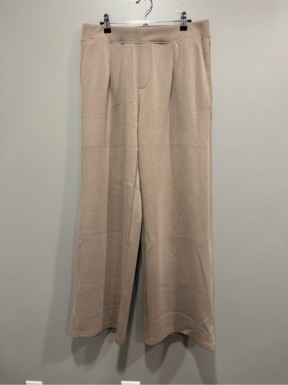 NWT Recreation By Thread & Supply Frida Pant in Taupe Size Large